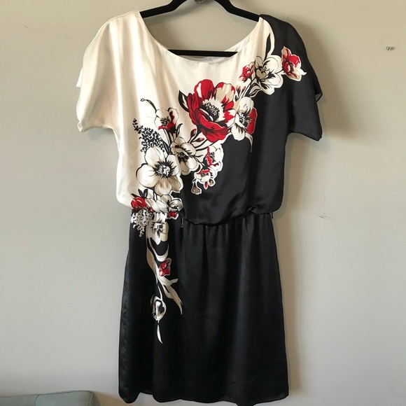 White House Black Market Dresses & Skirts - White House Black Market Silk Floral Dress